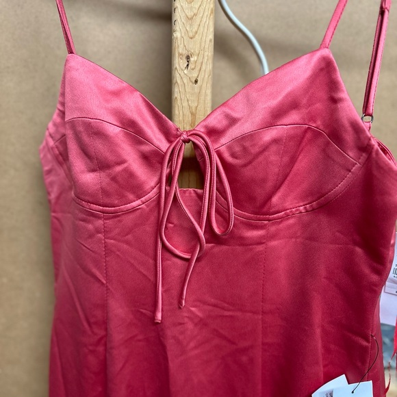 Coral midi satin dress with slit - Picture 6 of 6